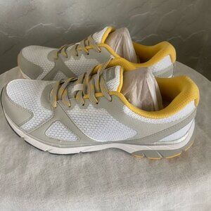 Vionic Womens Walking Shoe Size 8 New in Box